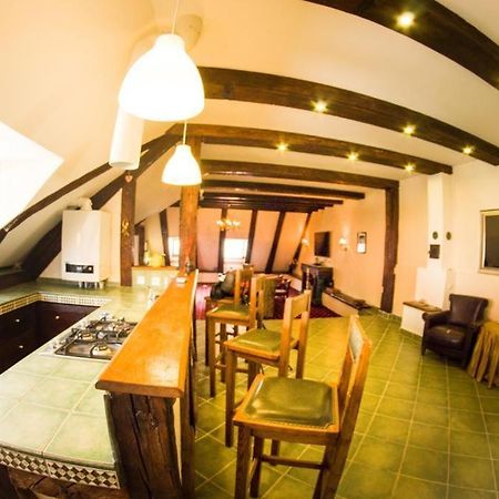 The Attic Apartment Brasov Bagian luar foto