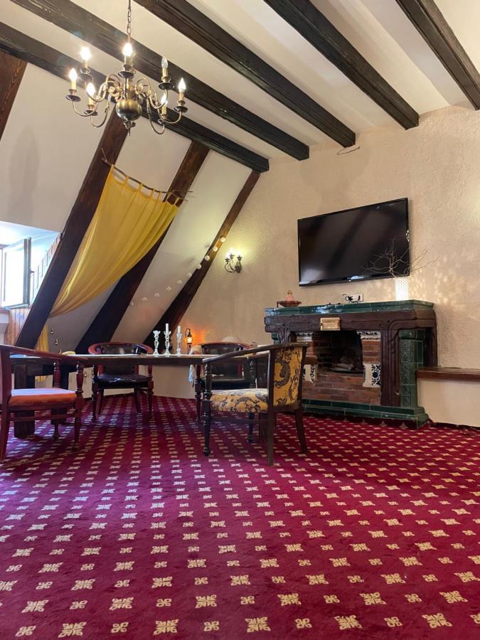 The Attic Apartment Brasov Bagian luar foto