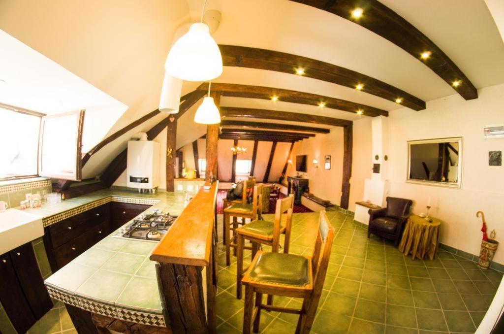 The Attic Apartment Brasov Bagian luar foto
